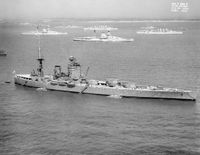 1937년에 개최된 킹 조지 6세 대관 기념 관함식에서의 "넬슨". 전장의 절반을 차지하는 뱃머리 갑판상의 주포탑군이 보이는 사진.