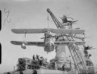 "로드니"에서 수상기의 운용을 촬영한 사진.