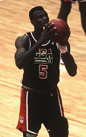 데이비드 로빈슨, 1992년 "드림 팀"의 일원으로 자유투 라인에 서 있다