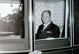 1957년 도쿄에서 히로히토 일왕을 방문하는 특사 장췬