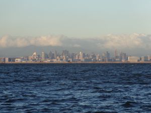 마닐라만에서 바라본 마닐라 스카이라인