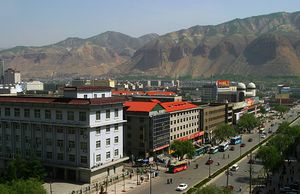 2013년 철도역 재건축 이전의 시닝의 지앤궈 가도