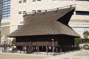 복원된 고분 시대 창고