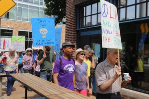 2017년 6월 17일, 미국 세인트루이스에서 열린 반핵 무기 시위 행진