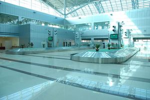 공항 도착 구역