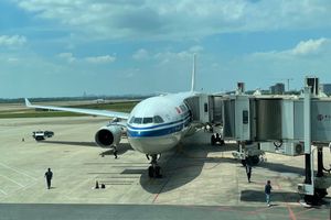 우한 톈허 국제공항의 중국국제항공 에어버스 A330-300