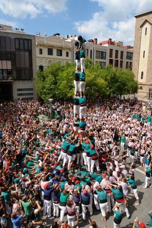 2011년 사바델 축제에서 Castellers Sabadell의 2 de 8 amb folre carregat