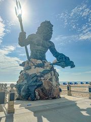 2020년의 해왕성 동상