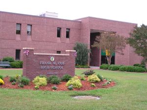 프랭크 W. 콕스 고등학교의 현재 건물