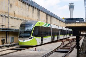 창수이 공항에서는 트램이 피플 무버로 사용된다.