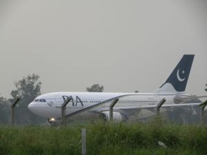 출발하는 PIA의 에어버스 A310