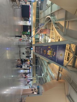 세나이 공항 내부