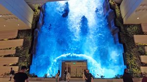 창이 공항 2터미널의 원더폴