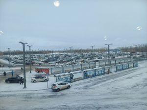 누르술탄 나자르바예프 국제공항의 버스 정류장 (2023년 촬영)