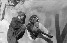 Me 210의 FDSL 131 원격 기관총 포탑 유지 보수.