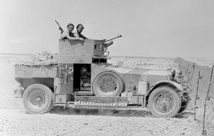 1940년 서부 사막의 바르디아 지역에서 개조된 포탑을 장착한 1924년형 롤스로이스 장갑차.