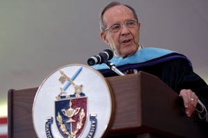 페리는 2008년 6월 12일 워싱턴 D.C. 포트 레슬리 J. 맥네어에서 열린 국방대학교 졸업식에서 연설했다.