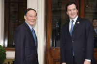 왕치산(왼쪽)과 영국의 조지 오스본 재무상(오른쪽)(2011년)