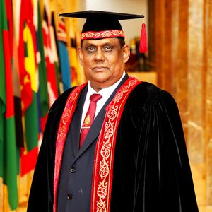 H.D. 카루나라트네 선임 교수