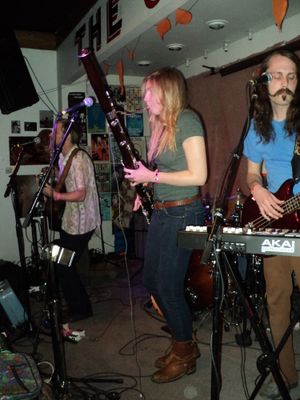 Treefort Music Fest에서 공연하는 현대 5인조 Edmund Wayne