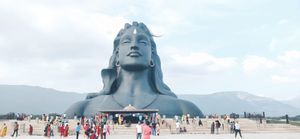 코임바토르의 아디요기 시바(최초의 요기) 조각상