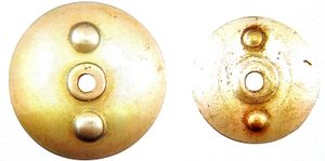 소련제 스크류 플레이트(좌)와 북한제 스크류 플레이트(우)