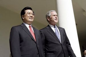 조지 W. 부시 미국 대통령과 후진타오 중국 지도자가 2006년 4월 20일 백악관에서 만났다.