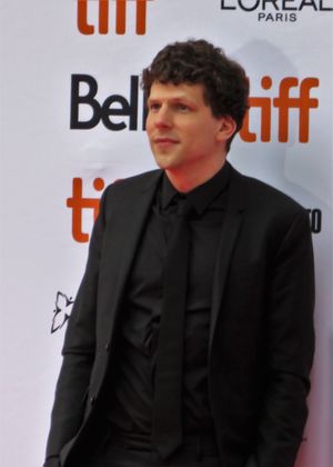 2018년 토론토 국제 영화제에서 허밍버드 프로젝트 시사회에 참석한 아이젠버그