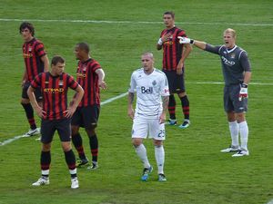 맨체스터 시티 수비를 지휘하는 조 하트