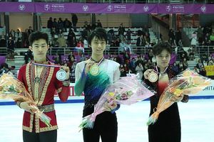 우노(오른쪽) - 2016–17 그랑프리 파이널 시상대