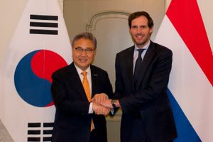 박진 장관이 네덜란드 외무장관 Wopke Hoekstra를 만났다.