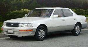 1989년 LS 400 세단은 최초의 렉서스 모델이었다.