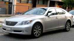 렉서스 LS(전기형) 정측면