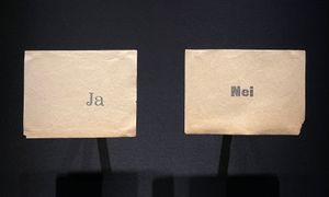 1905년 노르웨이 군주제 국민투표의 찬성 및 반대 투표 용지.