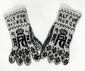 국왕의 모노그램은 제2차 세계 대전 동안 저항의 상징이 되었다.