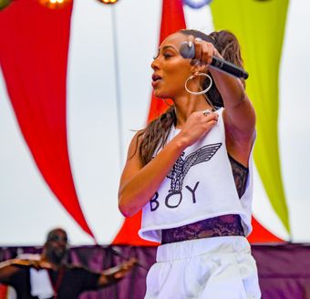 2018년, 힐슨은 워싱턴 D.C.에서 열린 캐피털 프라이드 페스티벌 앤 콘서트에서 공연했다.