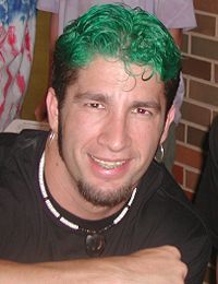 2002년 6월 사인회에 참석한 헬름스