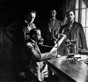 부다페스트 텔레폰히르몬도에서 오늘의 뉴스를 읽는 스텐토르