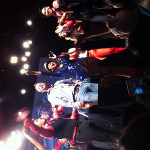 릴리 싱(IISuperwomanII)이 월드 투어 "A Trip to Unicorn Island"에서 샌프란시스코의 "Warfield" 극장에서 공연하는 모습