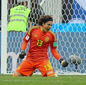 오초아가 2018 FIFA 월드컵에서 독일을 상대로 골을 막아내며 기뻐하고 있다.