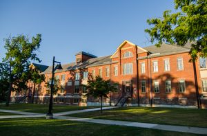 험버 칼리지는 이토비코에 있는 공립 칼리지이다.