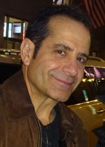 토니 샬호브, 코미디 시리즈 부문 남우조연상 수상