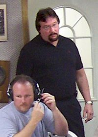 2006년 7월 15일, 국제 레슬링 연구소 및 박물관에서 라디오 프로그램에 출연한 디비아시