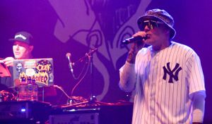 DJ 리탈과 프레드 더스트가 2019년 퀘벡 아고라 페스트에서 공연하는 모습