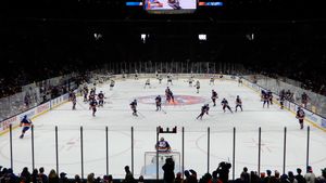 2019년 콜리세움에서 열린 경기 전 아이슬란더스의 몸 풀기.