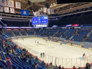 2022년 12월 10일 하트퍼드 울프팩 경기 중 XL 센터