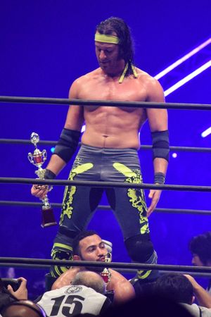 로퐁기 바이스가 2016 슈퍼 주니어 태그 토너먼트에서 우승한 후