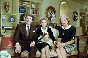 1986년 월터스가 로널드 레이건 대통령과 낸시 레이건 여사와 함께