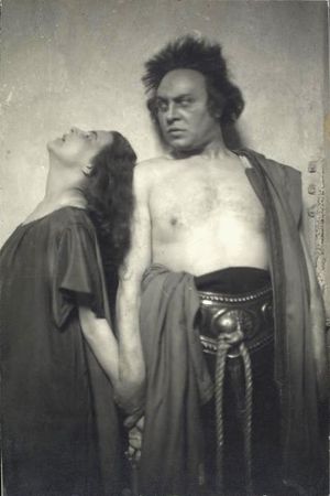 야닝스는 발터 하젠클레버의 안티고네에서 크레온 역을 연기 (1920년, 그로세스 샤우슈필하우스)