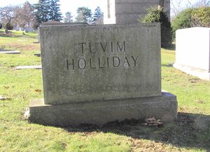 홀리데이의 웨스트체스터 힐스 묘지에 있는 묘